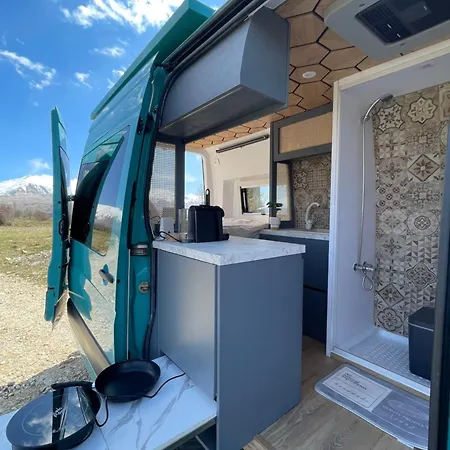 Parque de Campismo Alvanture Premium Camper The Father Tirana