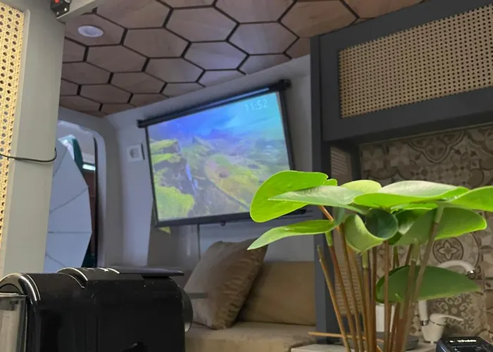 Parque de Campismo Alvanture Premium Camper The Father Tirana